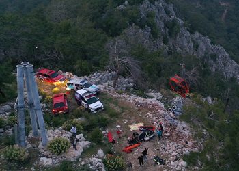 Antalya’daki teleferik faciasında kurtarma çalışmaları sürüyor