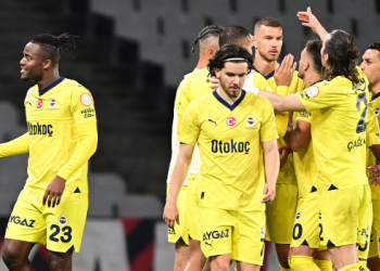 Fenerbahçe, Fatih Karagümrük deplasmanında üç puanın sahibi oldu