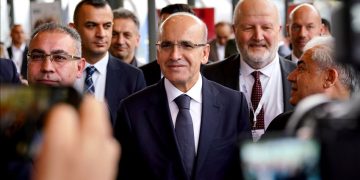 Bakan Şimşek tek haneli enflasyon için 2026 yılını işaret etti