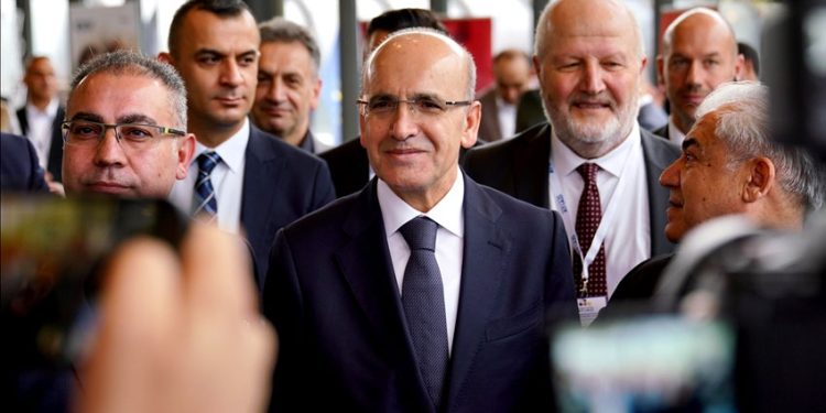 Bakan Şimşek tek haneli enflasyon için 2026 yılını işaret etti