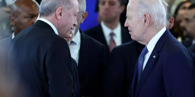 Cumhurbaşkanı Erdoğan G7’de Biden ile görüştü