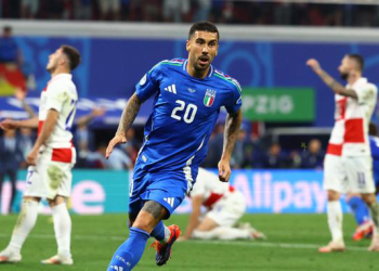 İtalya 90+8’de turu aldı!