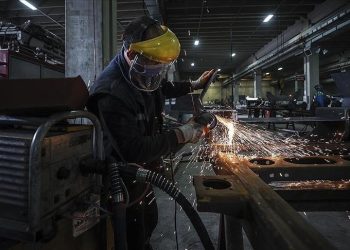Sanayi üretimi yıllık bazda düştü