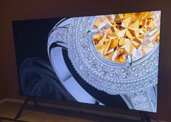 TCL’den devasa bir televizyon: Tam tamına 115 inç…