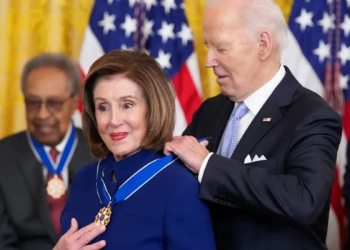 Pelosi: Tanrı Amerika’yı Biden’ın büyüklüğü ile kutsamıştır