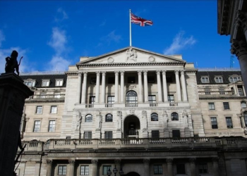 BoE faizi 16 yılın en yüksek seviyesinden düşürdü