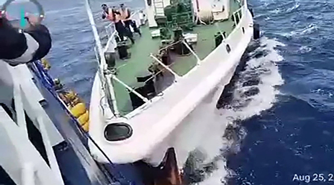 Güney Çin Denizi’nde tansiyon yükseldi: Çin ve Filipinler’e ait gemi çarpıştı