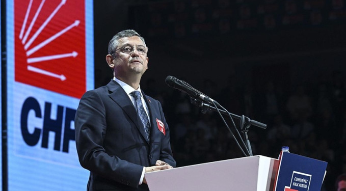 Özgür Özel kongrede sert çıktı: Burayı provoke ettirmem