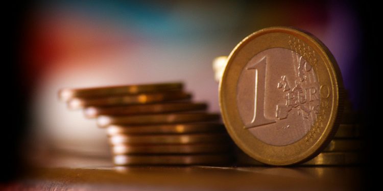 Resesyonu tüketiciler geciktiriyor