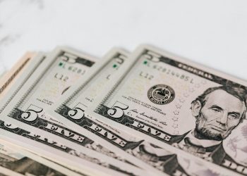 Muhteşem 7’li”de Satış Baskısı! Piyasa Değeri 700 Milyar Dolar Geriledi