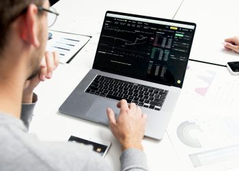 Avrupa borsaları haftanın son gününü yükselişle kapadı