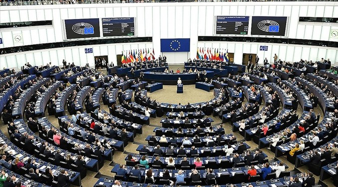 Avrupa Parlamentosu milletvekillerini taşıyan trende patlama