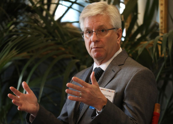 Waller: Faiz oranları indirilirken dikkatli olunmalı