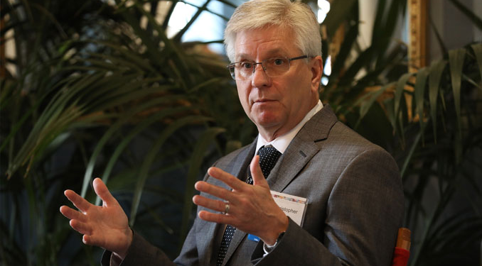 Waller: Faiz oranları indirilirken dikkatli olunmalı