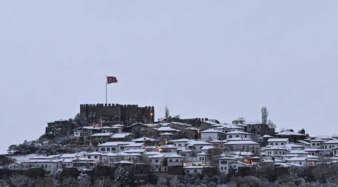 Başkent kar yağışıyla beyaza büründü