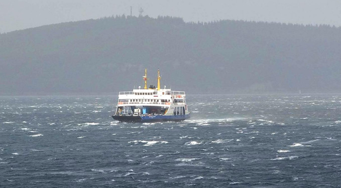 Çanakkale’de bazı feribot seferleri iptal edildi