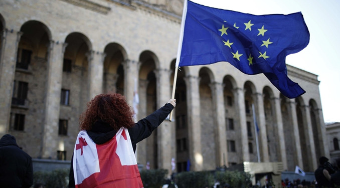 Gürcistan’da AB protestosu: Binlerce kişi katıldı
