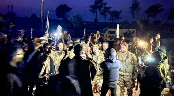 Havalimanı kapatıldı, şehir muhaliflerin kontrolünde!