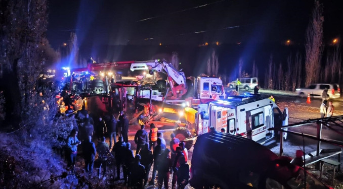 Malatya’da tırın çarptığı polislerden 1’i şehit oldu 1’i yaralandı