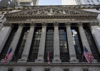 New York borsası yatay seyirle açıldı