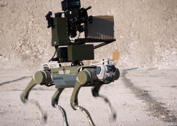 Silahlı robot köpek ”Bars” sahaya çıktı!