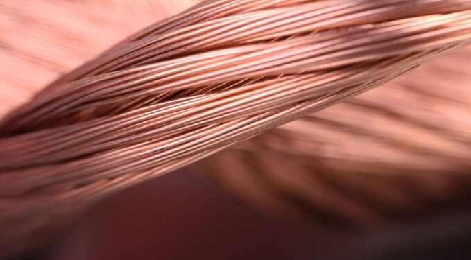 Bakır geriledi, demir yükseldi