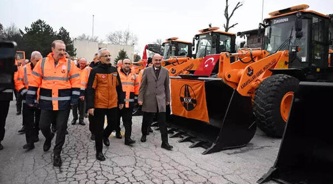 Karayolları ekipleri kar ve buzla mücadeleye hazır!