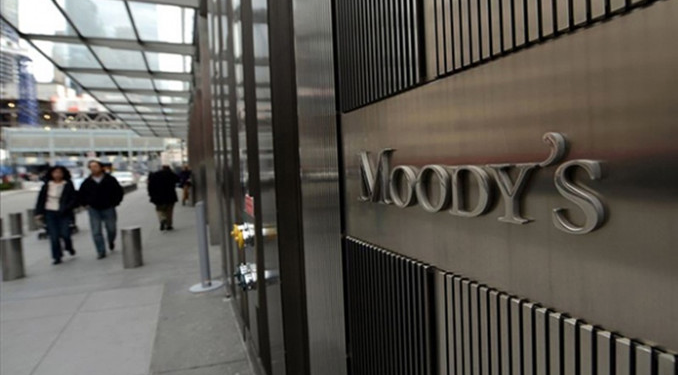 Moody’s Fransa’nın kredi notunu düşürdü