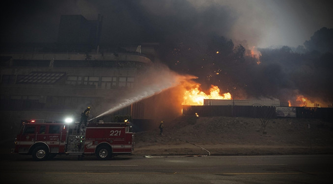 ABD’deki yangın büyüyor: Tahliye sayısı 100 bini aştı!