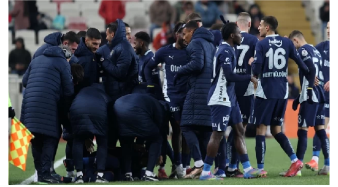 Fenerbahçe, Net Global Sivasspor deplasmanından üç puanla döndü