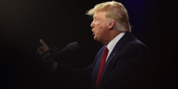 Trump’ın ‘memecoin’i çöküşte: Yatırımcılar kaybetti, kendisi kazandı