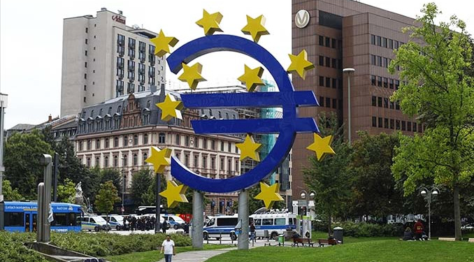 Euro Bölgesi’nde yatırımcı güveni nisanda çakıldı
