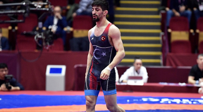 Milli güreşçi Kerem Kamal ikinci kez Avrupa şampiyonu