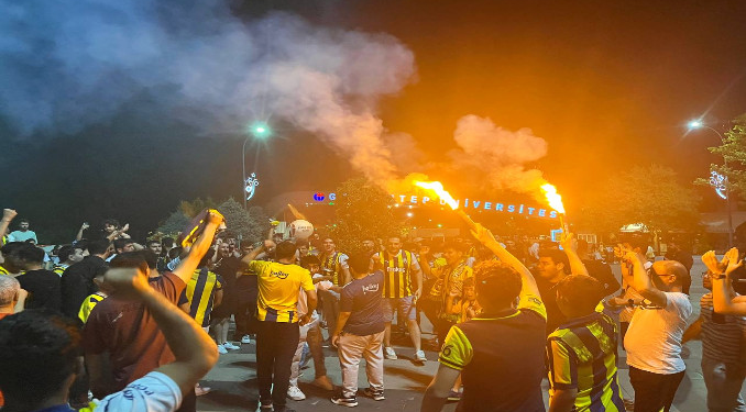 81-70’lik zafer sonrası sarı-lacivertli coşku sokaklara taştı