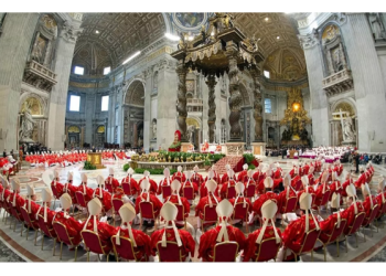 Yeni Papa ilk gün oylamasında seçilemedi