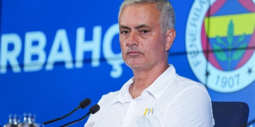 Mourinho, Szymanski’nin biletini kesti!