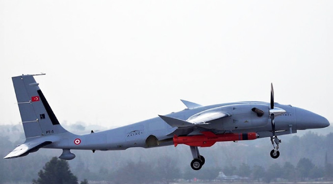 Bayraktar AKINCI’dan ÇAKIR füzesiyle tam isabetli otonom atış