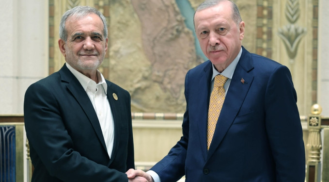 Erdoğan, İran Cumhurbaşkanı Pezeşkiyan ile görüştü