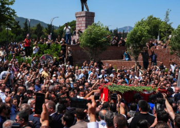 Ferdi Zeyrek’e veda: Gözyaşları sel oldu