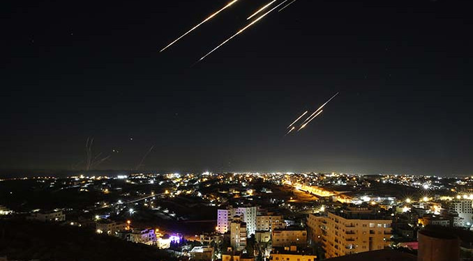 İran’dan İsrail’e yeni füze dalgası: Borsa binası vuruldu