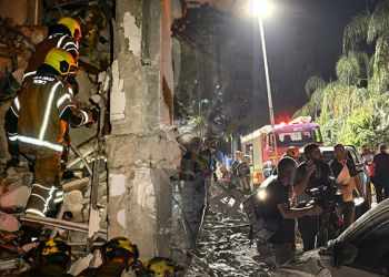 İran’ın saldırılarının ardından İsrail’de enkaz yığını