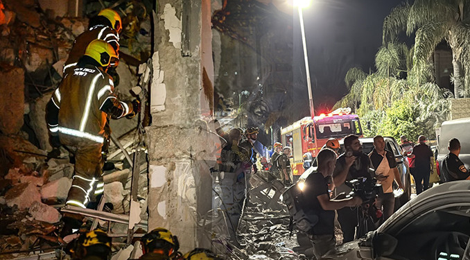 İran’ın saldırılarının ardından İsrail’de enkaz yığını