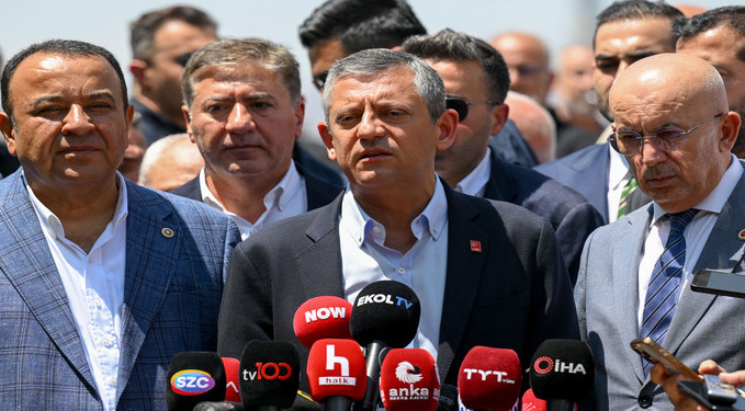 Özgür Özel’den açıklama: CHP 300 milletvekilini aşarak Meclis’e tek başına girer