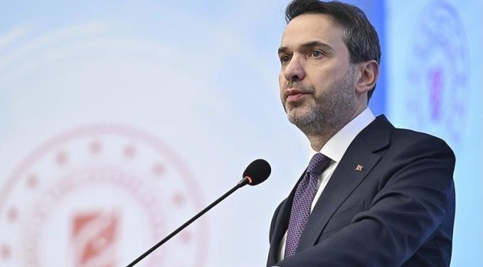 Bakan Bayraktar o holdingin yöneticilerini toplantıdan kovdu