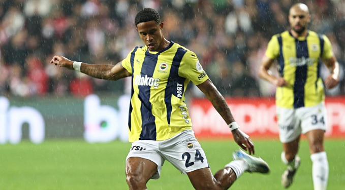 Oosterwolde 2028’e kadar Fenerbahçe’de