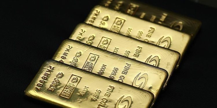 Güçlü dolar altını düşürdü