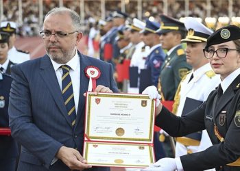 MSÜ Rektörü Afyoncu’dan teğmenlere: Sivil iradenin emrinde olacaksınız