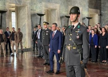 CHP lideri Özel, Anıtkabir’i ziyaret etti