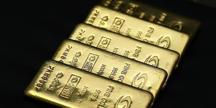 Altın fiyatları ticaret umutlarıyla geriledi