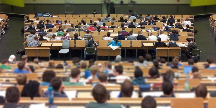 Üniversite hayatında reform: 3 yılda mezuniyet geliyor!